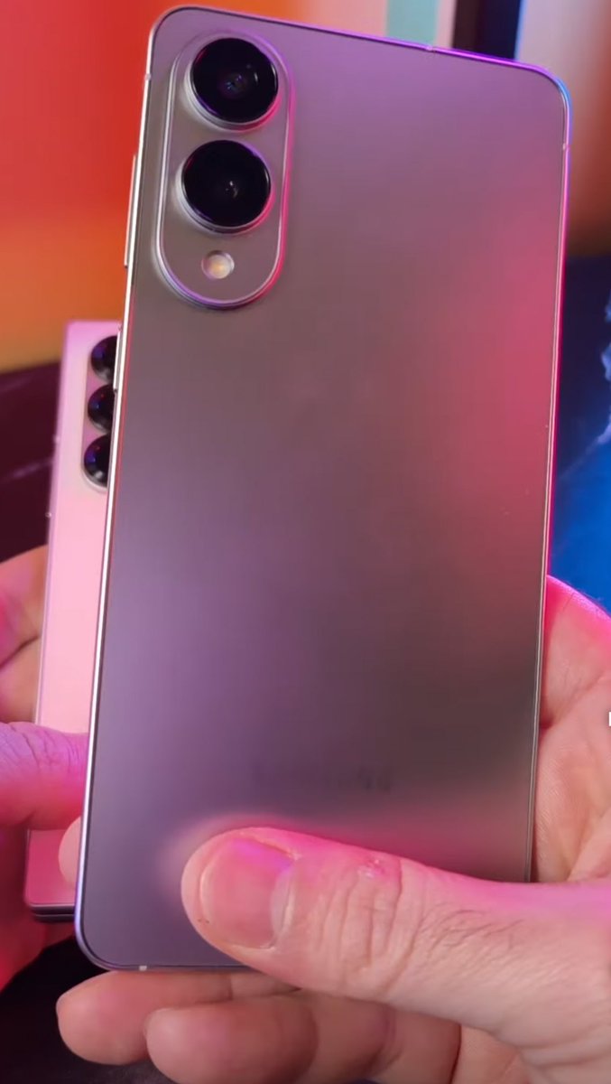 MaxJmb's tweet image. First hands-on of the upcoming Samsung Galaxy S25 Edge! 

Via. youtube.com/shorts/8I6XJPn…