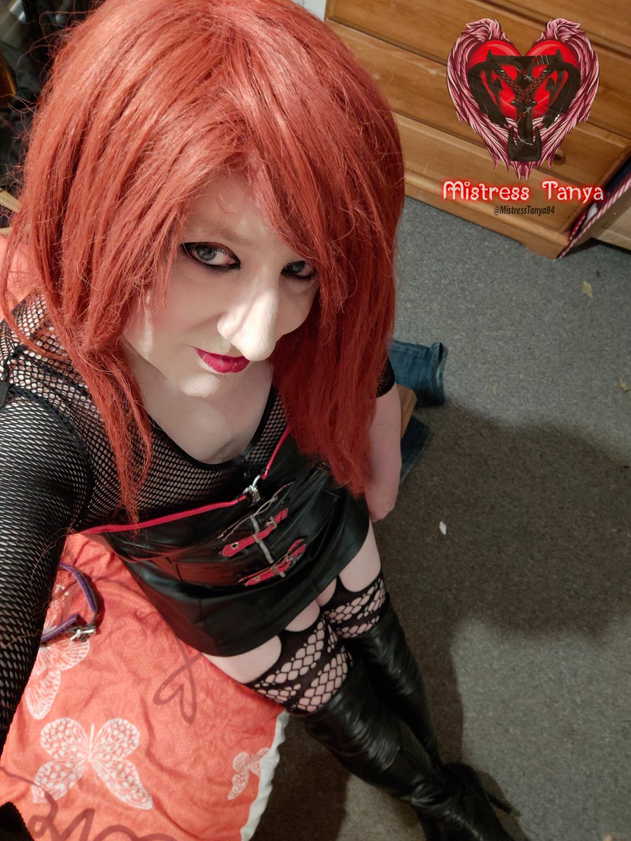Do you have fantasies about me? what would your ultimate session look like serving me? lets hear it! 
Like and share this post and comment below with your fantasy session.
One I like best  gets a free chat session with me to discuss it.... x