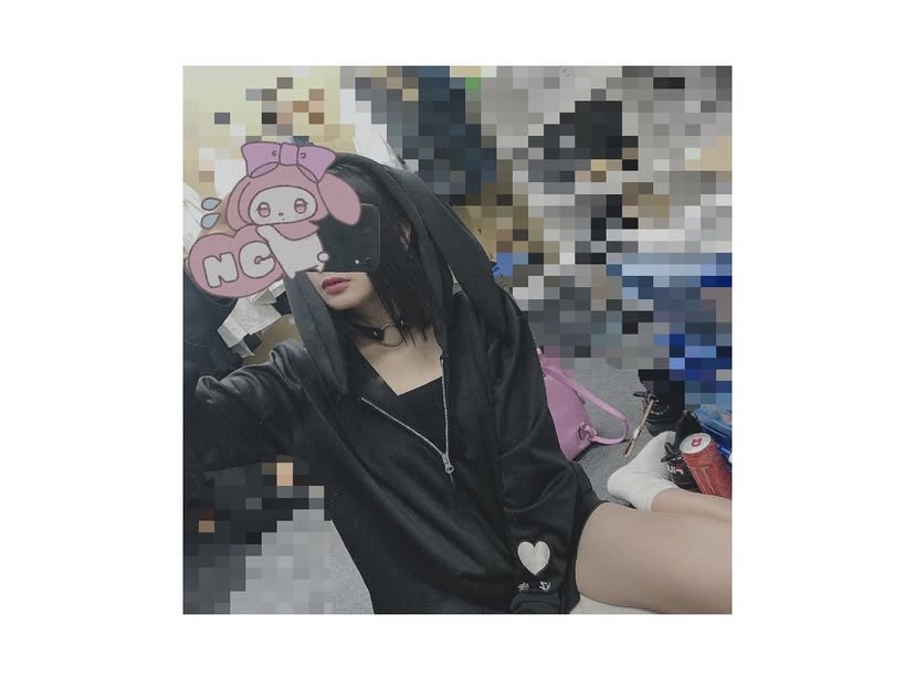 ワハハ！また雰囲気を上げてしまったぞよ！
なんか可愛いって言われてなさすぎてこの前上げた時からちょっと気分良くなっちゃった😳

やっぱりモンスターはピンク！
みんなは何色派？？

高いからあんまり飲まないけど、たまにはいいよね！！