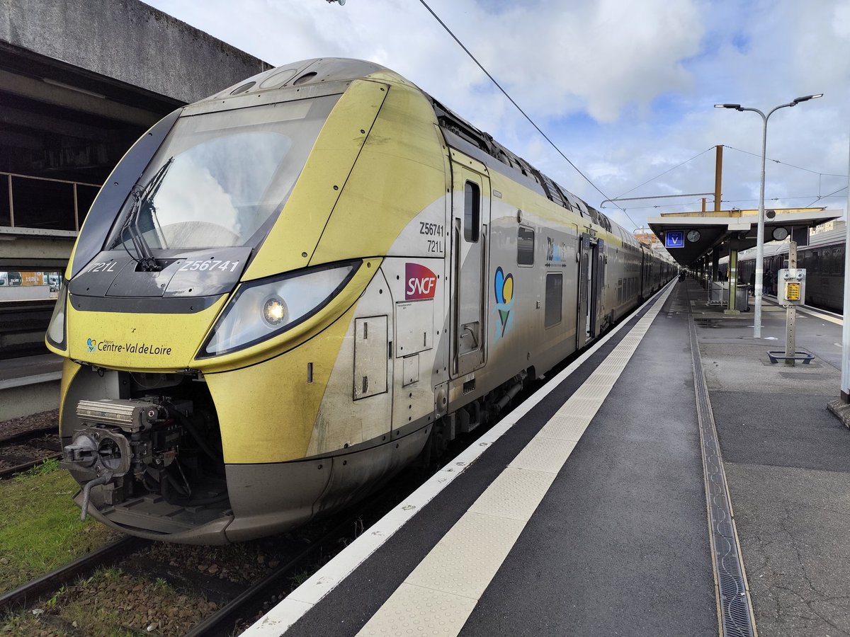 sebCRLmontargis's tweet photo. Si vous prenez le 5909 de Bercy a Nevers, ce samedi, je serais votre conducteur. Bonne journée a tous, #remitrain @RemiTrain . https://t.co/QHVgVOP56d