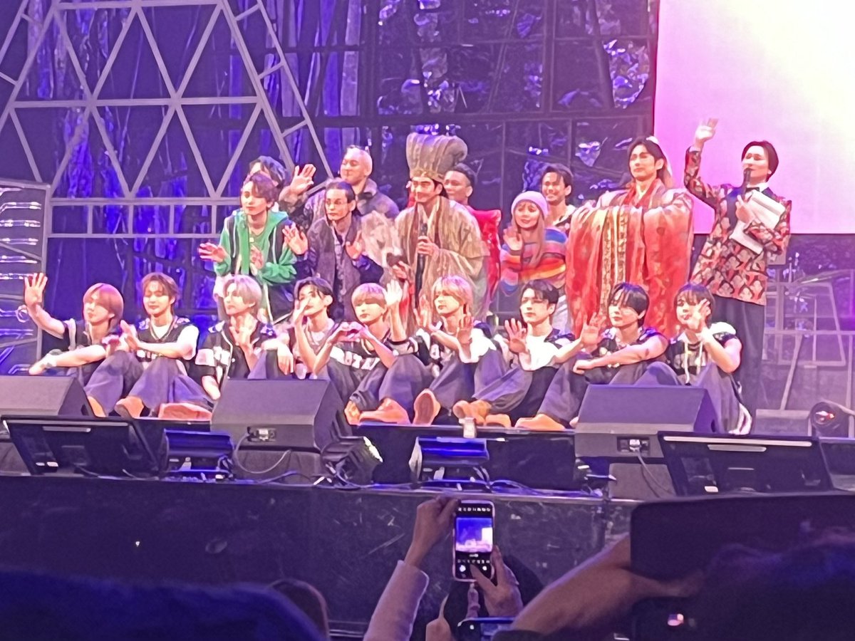 &amp;TEAM可愛かったし
出演者の皆さん全員魅力的で
トークも歌も素敵であっという間の時間でした
映画、早く観たいな

こういう時はスマホを買い替えたくなる😆

#パリピ孔明KOP #パリピ孔明
#andTEAM #エンティーム