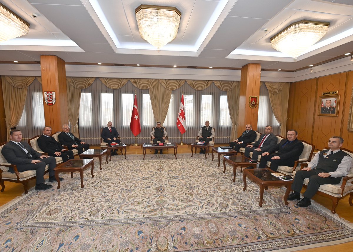 <a href="/TEMUD_2024/">TEMUD Türkiye Emekli Uzman Erbaşlar Derneği</a> 
GENEL BAŞKANI 
<a href="/alitilkici38/">Ali Tilkici 🇹🇷</a>

Temud yönetimi ile beraber Sayın Kara Kuvvetleri Komutanımız Orgeneral Selçuk Bayraktaroğlu’nu ziyaret ettik.
Kahraman #UzmanÇavuş’larımızın özlük hakları ile ilgili görüşme icra ettik.