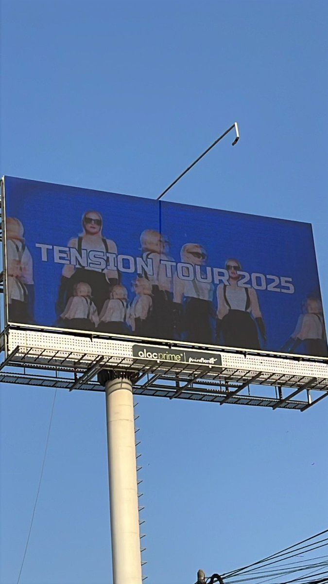 kylieminoguepe's tweet image. Hoy Lima despertó azul @kylieminogue #kylieminogue #tensiontour