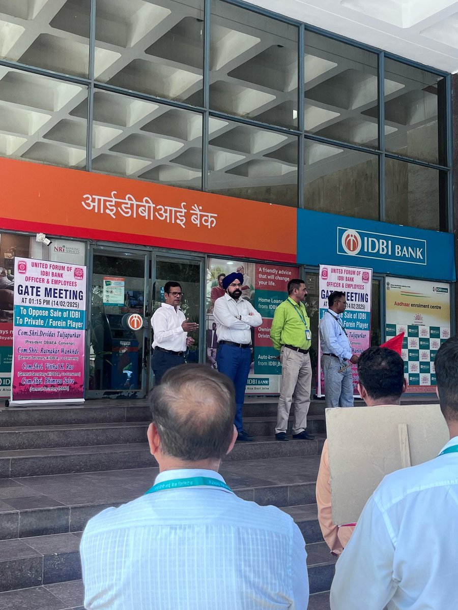 IdbiFor's tweet photo. 14 Feb Gate Meeting at IDBI Bank Cuff Parade Head Office.
Employees &amp; Officers of came together and opposed Privatisation of IDBI Bank
#DoNotPrivateIDBI
@EmiratesNBD @Oaktree @FFH_TO @KotakBankLtd @moneycontrolcom @CNBCTV18News @DFS_India @SecyDIPAM @FinMinIndia @RBI @AadeshRawal https://t.co/j4I0Vkyx7M