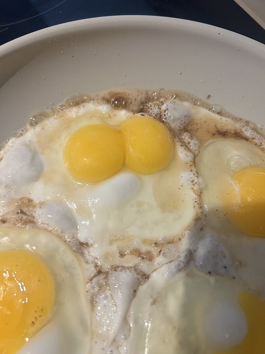 Bonus yoke!
With the price of eggs, just sayin…exciting #eggs