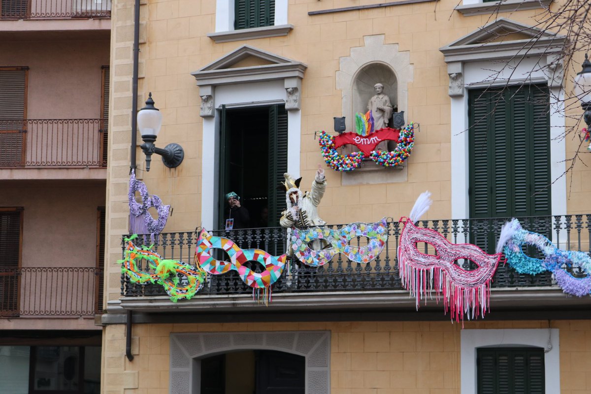 ❤️‍🔥Ahir vam viure la primera edició de La Barrila! 

✨Quin goig que feien els carrers de Torelló plens de tots els nens i nenes del poble. 

Moltes, moltes gràcies a tothom qui va posar el seu granet de sorra perquè anés tot rodat.🥹

Llarga vida a La Barrila!