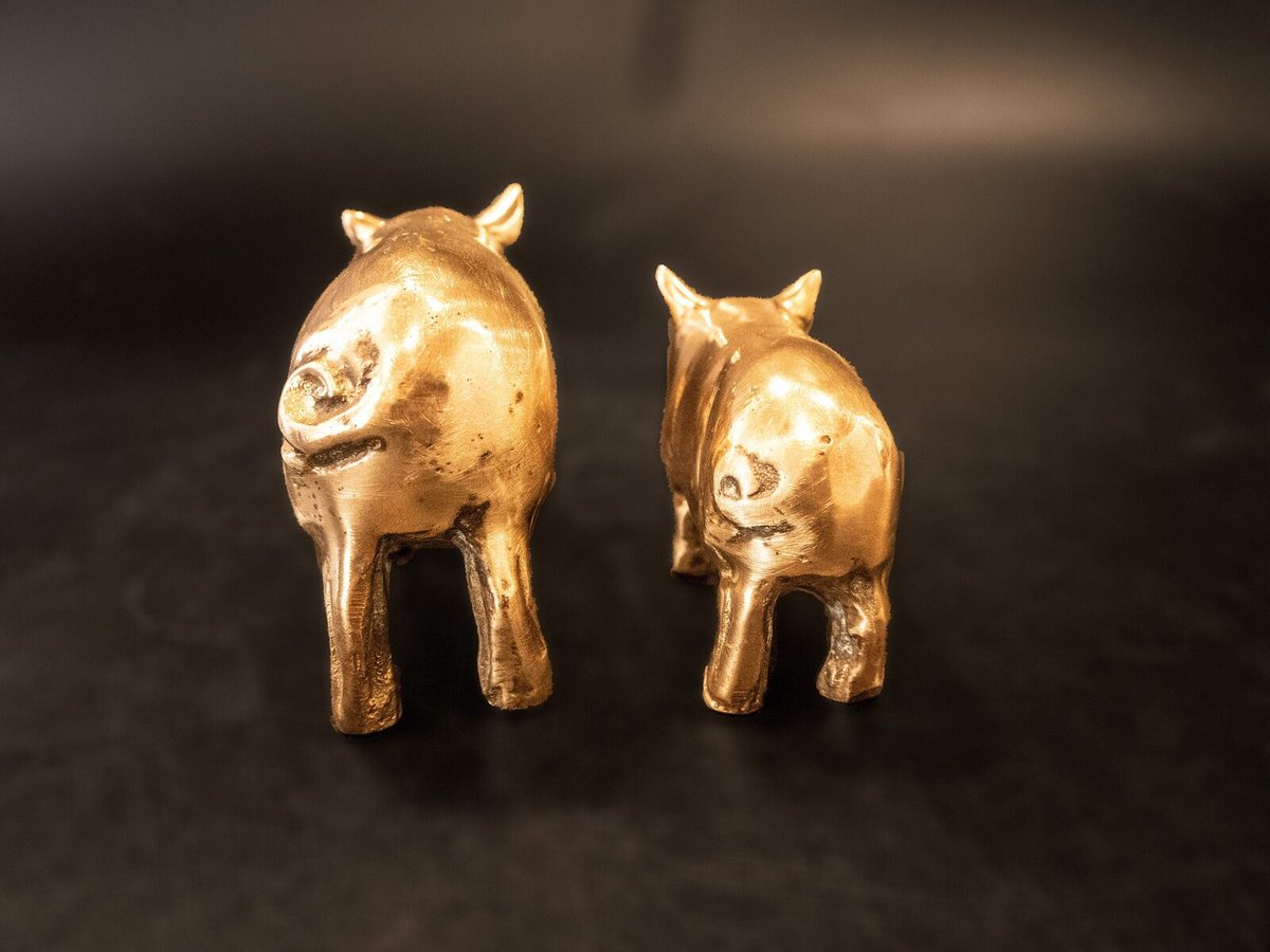 InventifDesigns's tweet image. Pair Brass Pigs Piglet Statue Sculpture Figures #vintagesilver #vintagedining
Buy here inventifdesigns.com/products/pair-…
