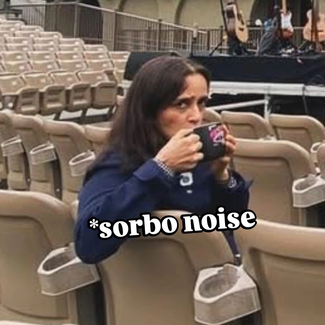 nathan_wolfdog's tweet photo. @julietav no puede vivir sin su tesito y ropa de abuela ❤❤❤ https://t.co/2NwWlGpKc5