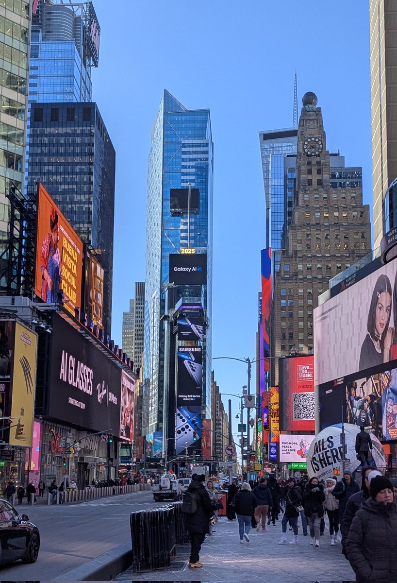 Touchdown in NYC! 🇺🇸🗽 Excited to spend the next two days here before heading to Denver on 24th for ETHDenver. Got some key meetings lined up and looking forward to meaningful discussions.

If you're in town and want to connect, let’s chat! 🚀

#NYC #ETHDenver #GameDev #Web3