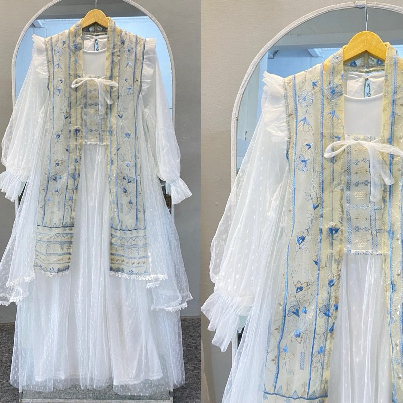 byunbaekhywn's tweet photo. nemu gamis cantik banget, elegan pula, warna putih tapi motifnya ada banyak. Rencana lebaran mau pake ini, bagus ga?  harganya juga cocok sih dikantong aku
 https://t.co/MEshBDToyk https://t.co/01bgc0fD9G