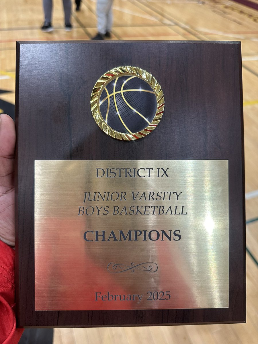 SteveMHII's tweet image. My boys did something special tonight #HeyRed 🔴⚪️ 🏀