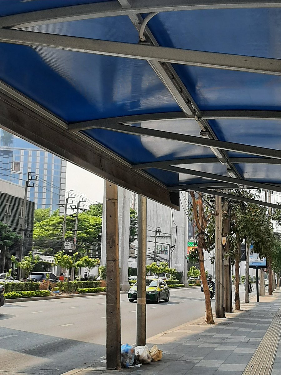 asweetpotatoes's tweet photo. เตือนภัย !!
ใครเดินผ่านระหว่างซ.ลาดพร้าว 23 กับ 25 ใกล้ mrt ลาดพร้าว ช่วงนี้ระวังคนสติไม่ดีด้วยนะคะ เพิ่งเจอมาในลักษณะด่อมๆมองๆคนผ่านแถวนั้น+เกือบจะจู่โจมเข้ามา แต่เราวิ่งอย่างเดียว วิ่งให้เร็วที่สุด #เตือนภัย #ทวิตดีคนรีน้อย https://t.co/oio2e0oygJ