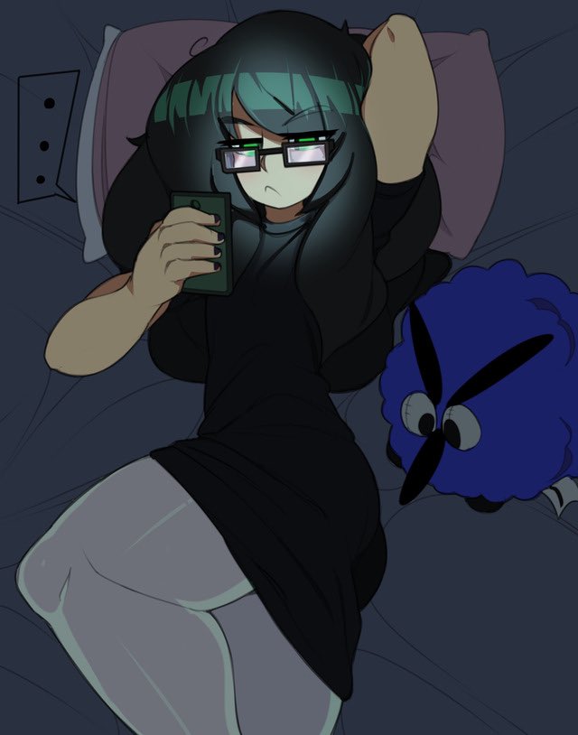 ❇️: “Yknow you could wake me up like a normal person right~? I may be a heavy sleeper but not THAT heavy”