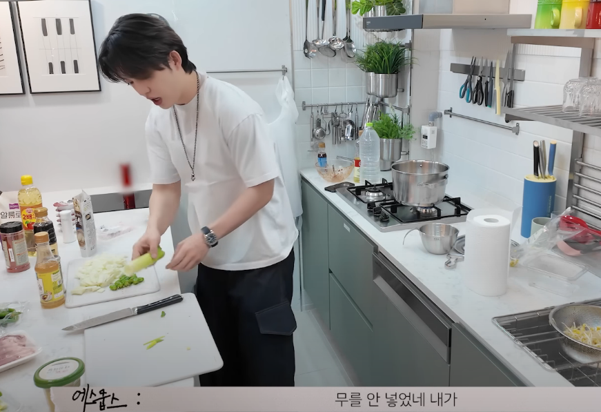 미역국할 때 미역 안 산 에스쿱스
무국에 무 안 넣은 에스쿱스