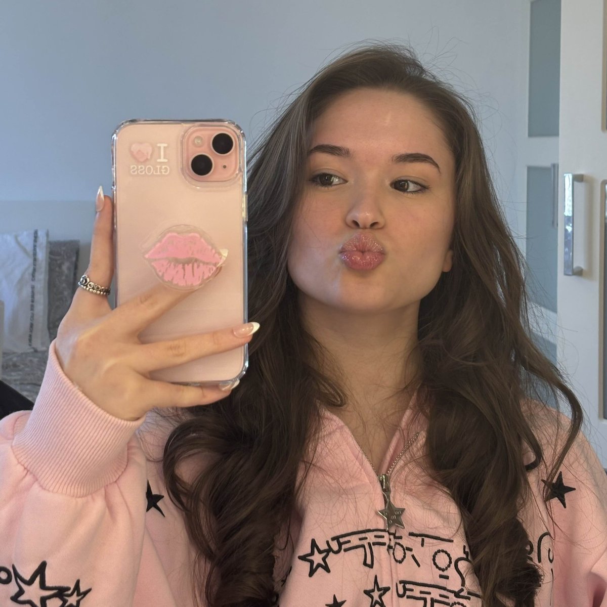 !! 2 WEEKS LEFT TO GET GLOSSENTINE MERCH !!

glossies first ever merch drop is only available until 8th March! (thats in 2 weeks!) 

make sure to grab yours now! if you already have, what did you get? 💕🎀

glossbossboutique.shop