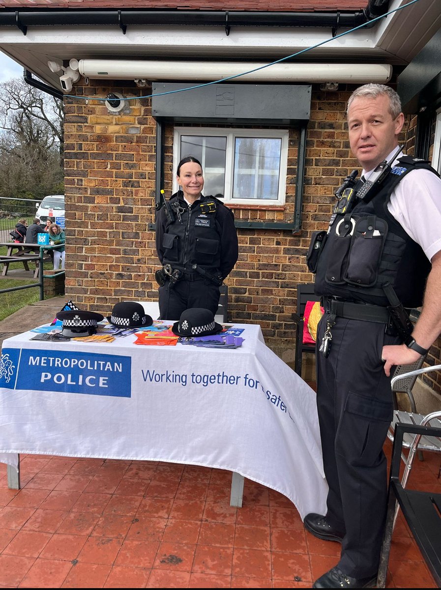 MPSGreenwich's tweet photo. Local SNT at Oxleas Wood Greenwich raising awareness around VAWG and community Safety. Great to see so many out and about and being able to directly hear about concerns and queries. https://t.co/t8oeWwMlIA
