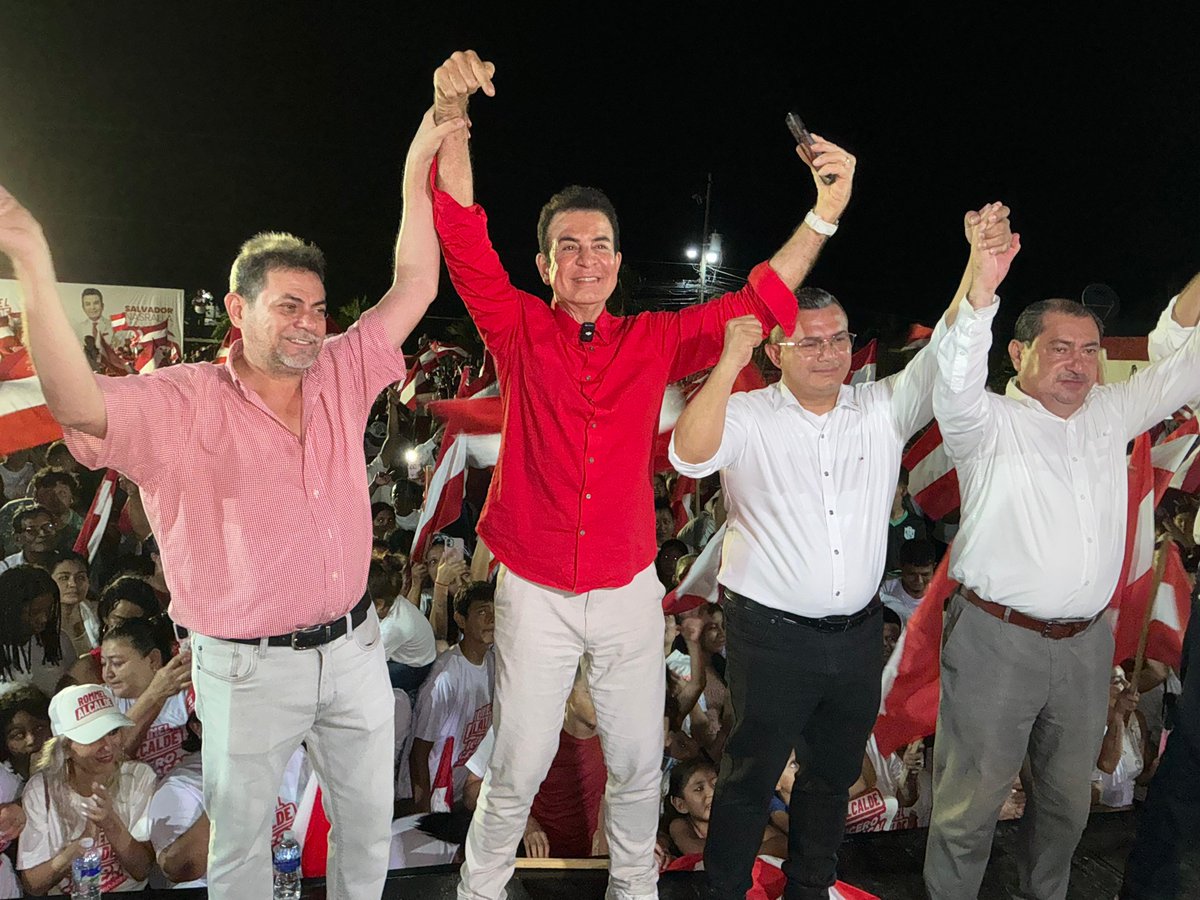 SalvaPresidente's tweet photo. Puerto Cortés vivió una megafiesta liberal🇦🇹 la noche de ayer viernes junto a nuestro precandidato a alcalde @RommelAndradeHN  , nuestro candidato al CCEPLH @AllanRamos_PLH , diputados y toda nuestra estructura lista y preparada para defender los votos este 9 de marzo. 🇦🇹
🇦🇹 La unidad del Partido Liberal esta en el movimiento ¡Vamos! Honduras, es aquí donde están la mayoría de los liberales, dispuestos a transformar Honduras y hacer que el liberalismo regrese nuevamente al poder.

🇦🇹 La Esperanza sigue siendo Rojo-Blanco-Rojo y el movimiento ¡Vamos! Honduras 🇦🇹

.#VamosHonduras #9demarzo
#Casilla3PLH ⚪⚪🔴⚪