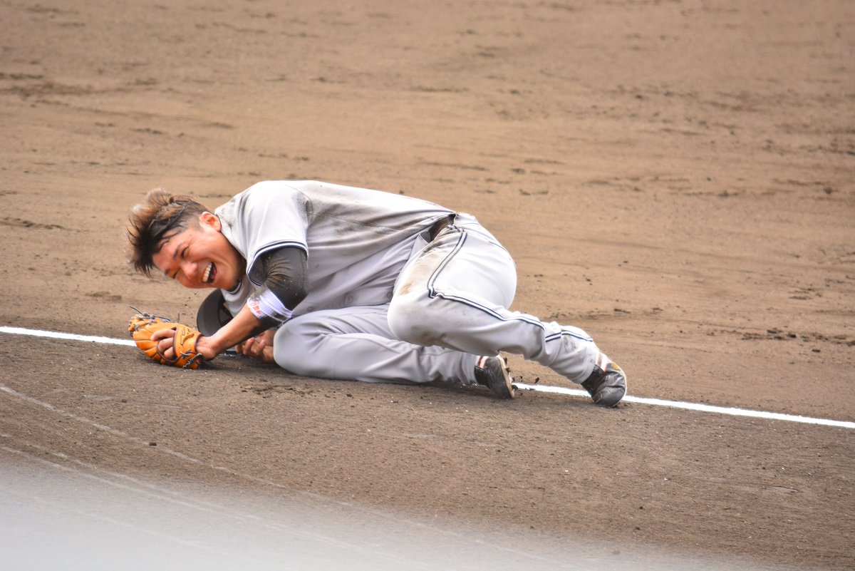 mikodesuga's tweet photo. 2025.2.22 巨人軍那覇キャンプ
オープン戦残留組の守備練習にて
坂本勇人選手　あっ💦泥だらけ💦
#坂本勇人 #ジャイアンツ #読売 https://t.co/LNyf8Nnenf