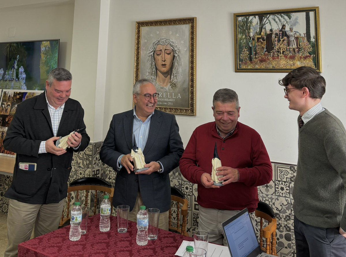 |MESA REDONDA: “HISTORIA Y FUTURO DE NUESTRA HERMANDAD”| En la mañana de hoy, ha tenido lugar una mesa redonda dirigida a la juventud de nuestra hermandad.
Agradecemos la participación de Manuel Luque Bellido, Rafael Lopez Martínez y Salvador Giraldo Abad.