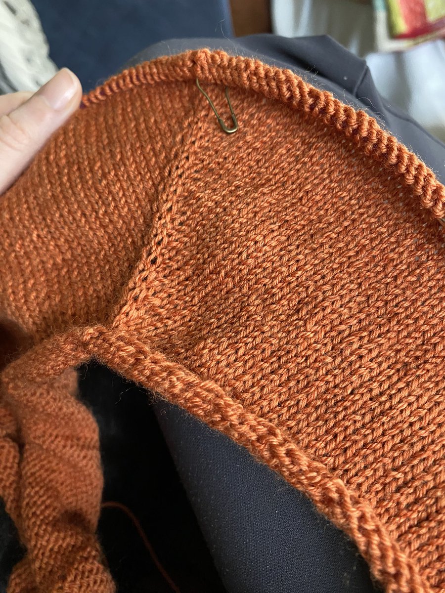Loving the colour of my latest project. Not quite sure what I’d call it. Maybe Paprika? Or rust?