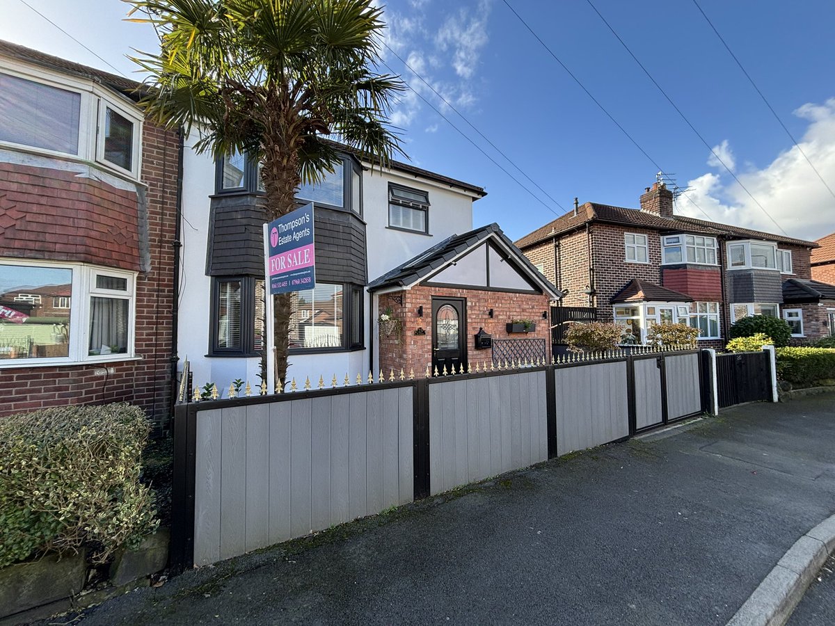 Hello sunshine and blue skies ☀️ Second viewing on St. Albans Crescent, Broadheath 📍