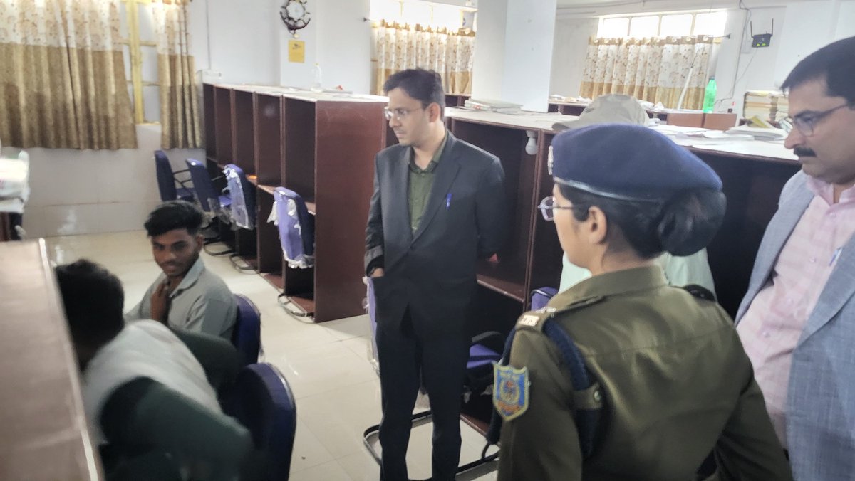 ★ जैक मैट्रिक एवं इंटरमीडिएट परीक्षा पेपर लीक व परीक्षा रद्द होने के पश्चात भ्रामक ख़बर फैलाने वालों को लेकर जिला प्रशासन अलर्ट मोड पर।

★ साइबर सेल के माध्यम से सोशल मीडिया पर चल रही गतिविधियों पर रखी जा रही है नजर,अफवाह फैलाने वालों पर सख्ती से निपटेगा जिला प्रशासन।