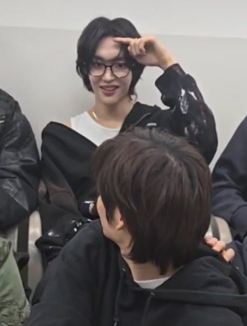 เสื้อน้องเค้าไหล่ตกรู้จังหวะรู้เวลาดีจิ๊งงงจิงงงงง