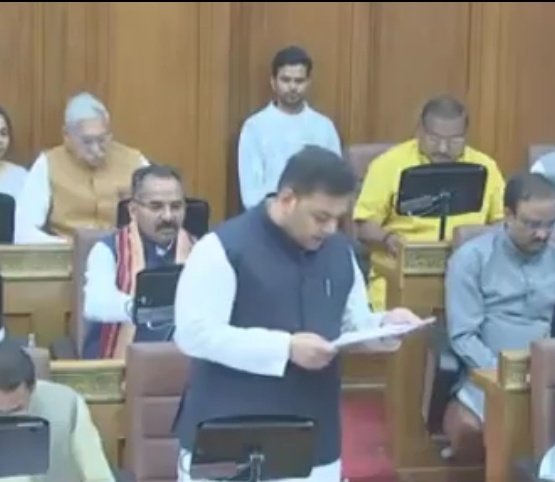 आपके बेटे ने 

BA किया 
MA किया 
B.ed किया 
BTC किया 

मगर आपके बेटे को शिक्षा विभाग में नौकरी नहीं मिली क्योंकि नौकरी निकली ही नहीं लेकिन

एक नेता जी के बेटे को हिन्दी पढ़ना नहीं आता है फिर भी वह उसी राज्य के बेसिक शिक्षा मंत्री बन गए हैं। यही तो होता है राजा होना🔥

एक वीडियो