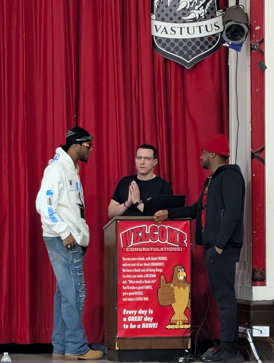 Just a quick little union meeting <a href="/DerrickPalmer_/">Derrick Palmer</a> <a href="/Shut_downAmazon/">Christian Smalls</a> <a href="/unionhabibti/">Union Habibti/Comrade Habibti 🌹🇵🇸</a> <a href="/UnionDrip/">Dripped Out Trade Unionists</a>