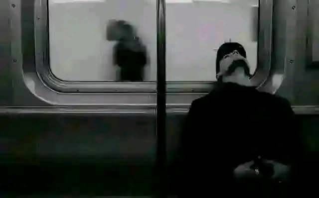 جوانی اکیلاپن گھر کی زمہ داریاں ادھوری خواہشات محبت جدای تنہای روگ درد عزیت کرب ناکامیاں مستقبل سسکیاں مشکلات تھکاوٹ طعنے نا امیدی ناکام دوستیاں اور پتا نہیں کیا کیا سینے میں لیے اگر جی رہے ہو تو کمال کر رہے ہو🥺💔