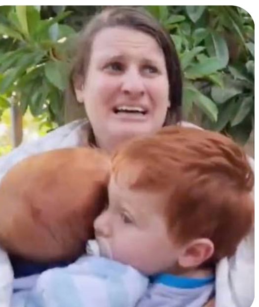 SamKat77's tweet photo. @TheView how was the ZERO mention of the #BibasBabies Kfir and Ariel? No mention of the wrong body when H returned  the body of the mother!  I’m a huge view fan! Sara Haines you wear a yellow ribbon to bring them home. Yet,it was not mentioned once on Friday.  So disappointed https://t.co/2jRJRJ9qRU
