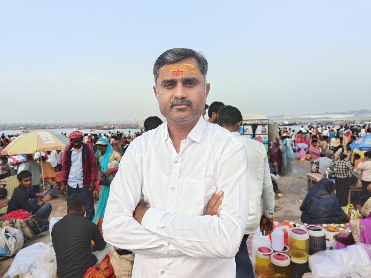 arvindsingh_inc's tweet photo. तीर्थराज प्रयाग कुंभ में।
मेरी दोनों मां जन्म देने वाली मां भगवती और भागीरथी मां गंगा दोनों का आशीर्वाद प्राप्त किया। https://t.co/mF3IKgSSuh