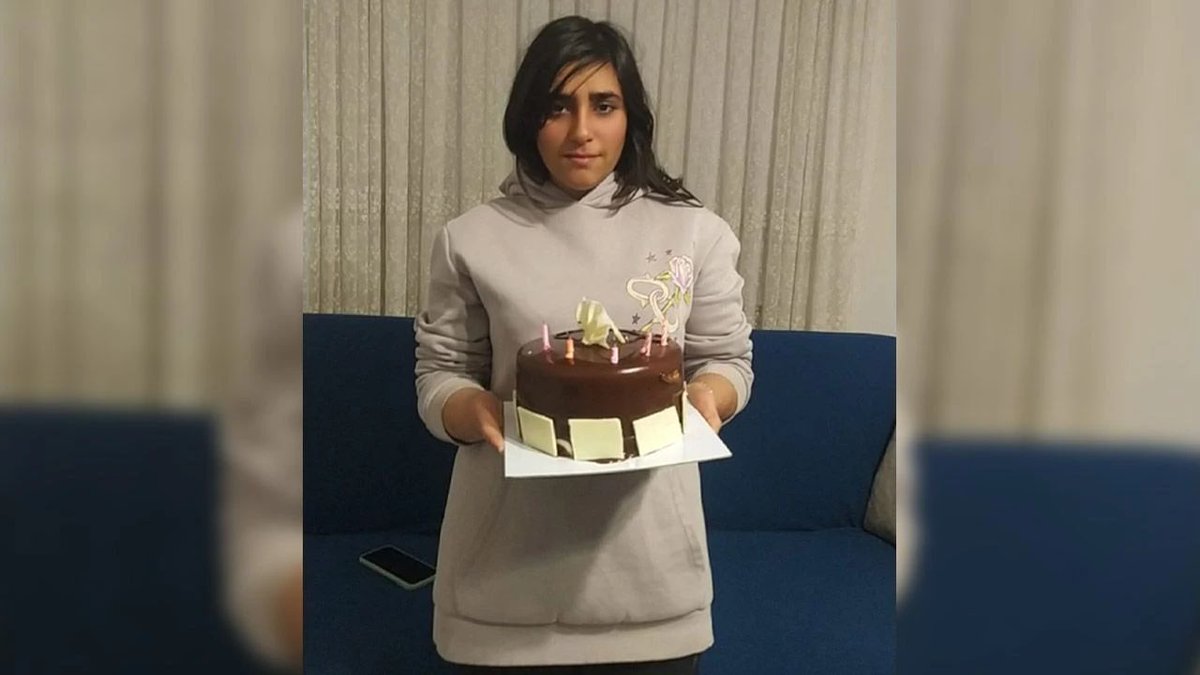 Diyarbakır Kulis Haber (@kulishaber21) on Twitter photo Diyarbakır’da sara hastası ve zihinsel engelli Ceylan Taştan(27) dün sabah saatlerinde evinden çıkarak rehabilitasyon merkezine gitmiş, ancak oradan eve dönerken kaybolmuş. En son saat 13.00 civarında Diclekent bölgesinde görüldüğü bildirilen Taştan'dan bir daha haber alınamadı. Diyarbakır’da sara hastası ve zihinsel engelli Ceylan Taştan(27) dün sabah saatlerinde evinden çıkarak rehabilitasyon merkezine gitmiş, ancak oradan eve dönerken kaybolmuş. En son saat 13.00 civarında Diclekent bölgesinde görüldüğü bildirilen Taştan'dan bir daha haber alınamadı.