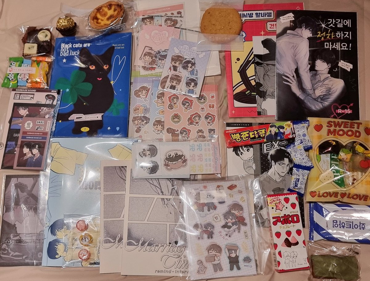 동인행사는
진짜 거대한 사랑같음 . . . . . . .. .