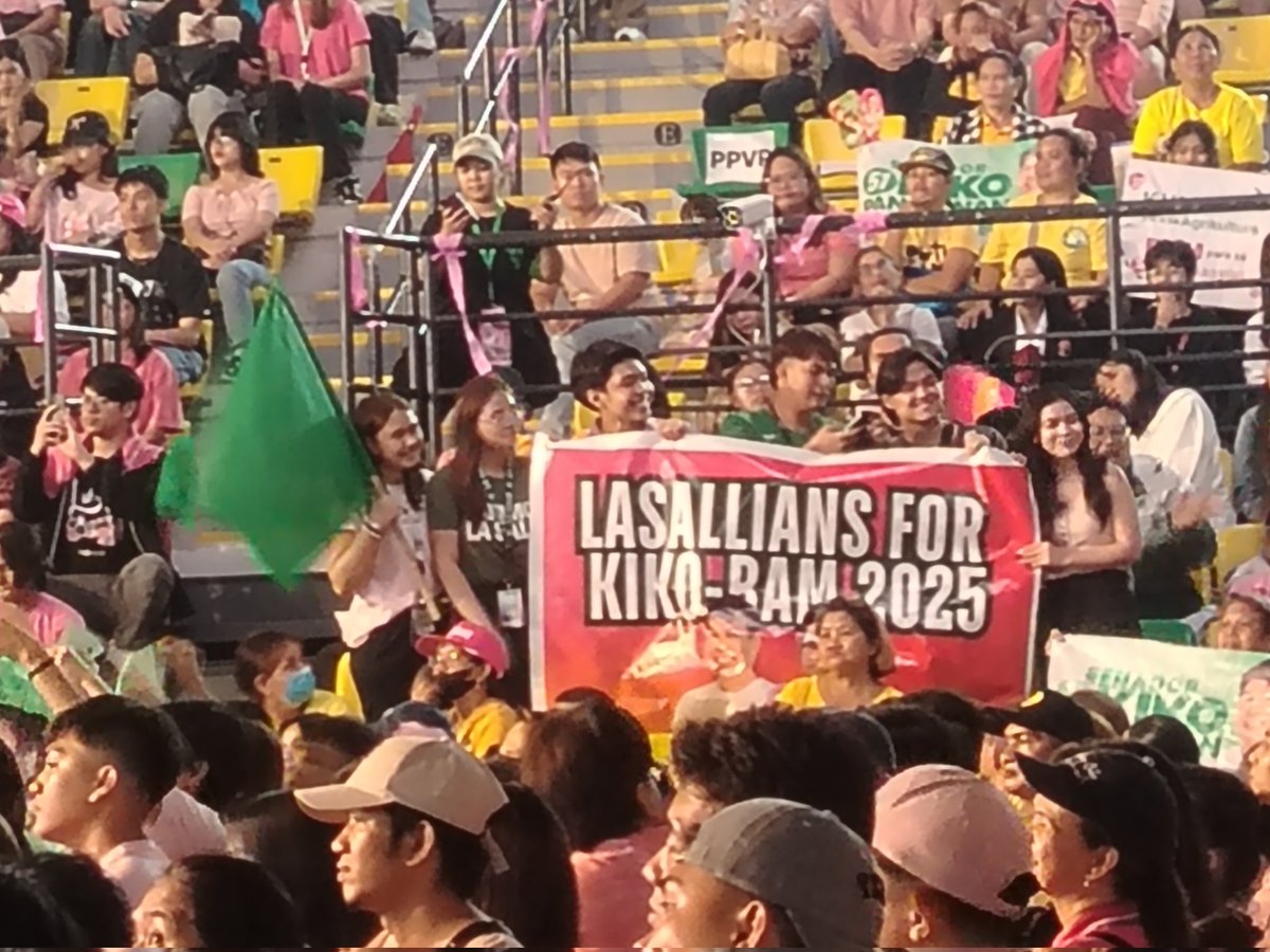 mikeecaleon's tweet photo. Late post 😅 Pero sa wakas, nagtagpo rin! 🌸🌷

During 2022 campaign, nasa Batangas ako habang nasa Cavite ang rally. Then kinabukasan, baligtad naman. 🥲 https://t.co/UpcDW6MImo