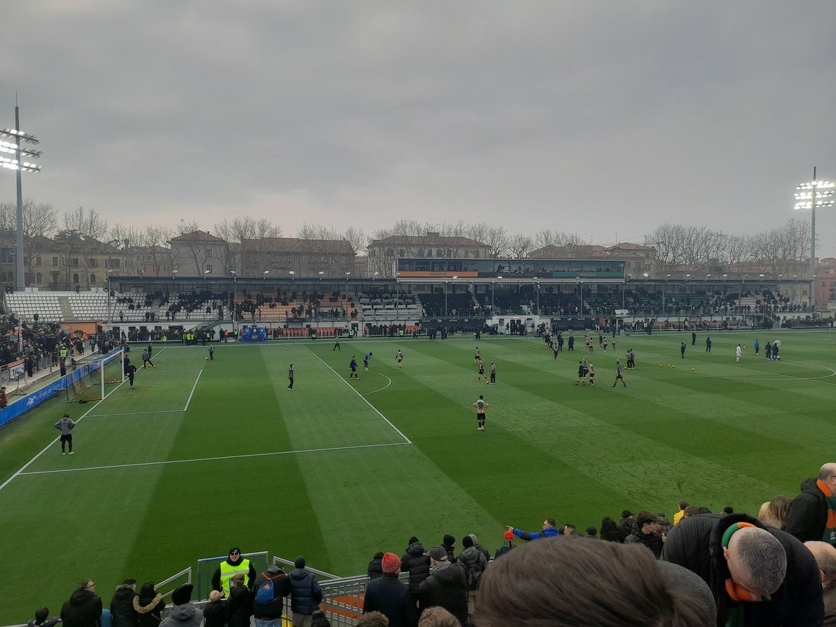 eelcobrandes's tweet photo. Serie A voetbal kijken op deze prachtige locatie

#VeneziaLazio#venlaz #SerieA https://t.co/ljUx0EOLCw