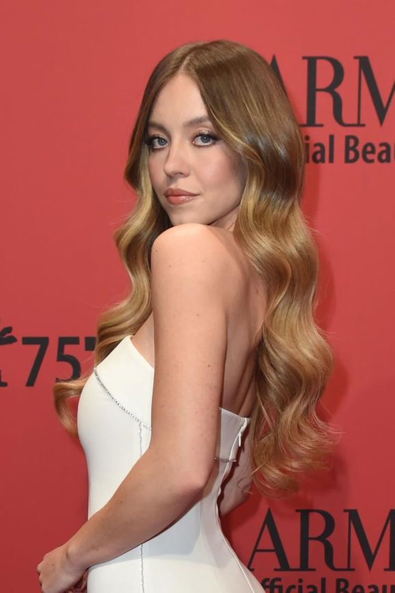 MyDemonicSoul's tweet photo. BREAKING NEWS: Reports have it that Sydney Sweeney and Duckman from „The Great Lionman“ Are Breaking up again.

Sweeney: „Idk, it was out fifth date and he invited me to Taco Queen again, I couldn‘t take it anymore“

Duckman: „Uhm, I Take the Super Deluxe Chili Barrage Taco pls“ https://t.co/7CVfQN9mjC
