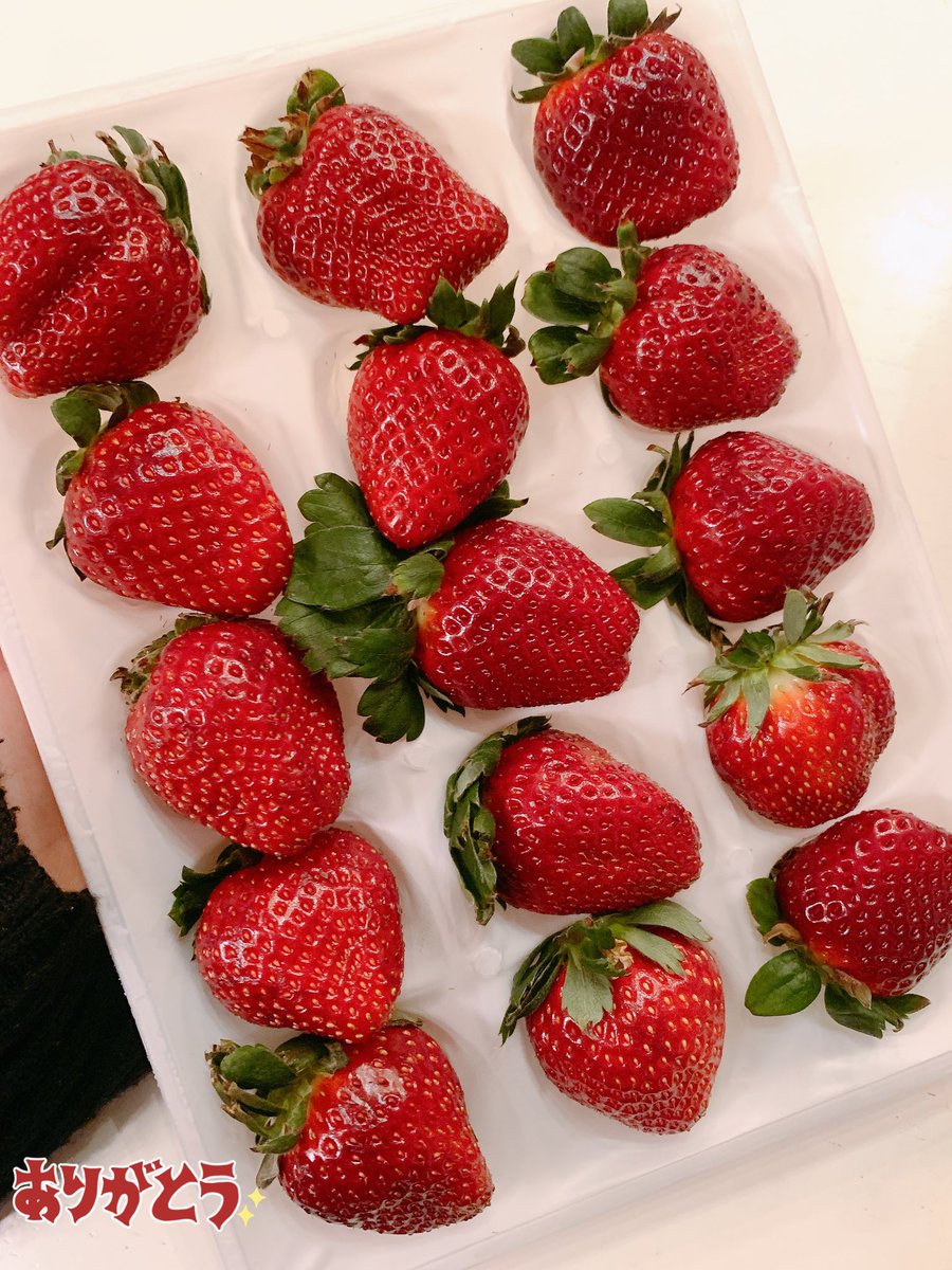 Chan_Na_04's tweet photo. 今、いいのを揃えるのが大変で
ネット販売も終わりになっちゃうくらいの
黒いちごを早い段階から注文してくれて
プレゼントしてくれました😭♡
しかも2パックも🥹🥹🍓

本当にありがとうございます🫶🏻
私が🍓大好きなの知って
注文してくれて嬉しかった💓 https://t.co/JoDdV1ij96
