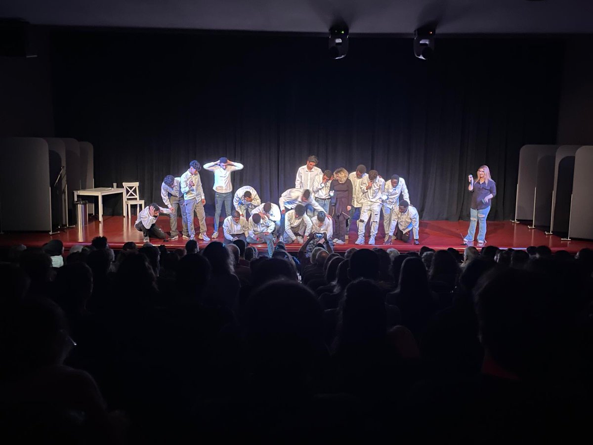casalinfants's tweet photo. 🌟 Avui hem estrenat 'Nosaltres, no els altres', amb @laxixateatre, al @cececebe!

Amb entrades exhaurides, els i les joves de 'Rassif a escena' han posat veu pròpia a les seves històries i realitats sobre l'escenari.

👏Moltes gràcies a tothom que ha vingut! 
👀Noves dates aviat https://t.co/C4ZWn9Qzj2
