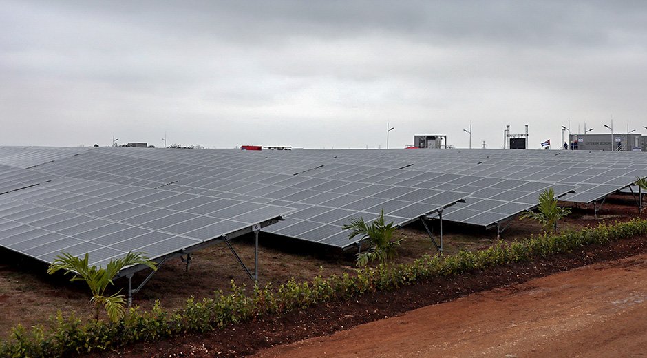 Primer parque solar fotovoltaico de 21.8 MW se conectó al Sistema Eléctrico Nacional como parte de la estrategia gubernamental para recuperar ese importante sector.

Es uno de los 55 que se prevén instalar en #Cuba en 2025 para disminuir los apagones durante el horario diurno.