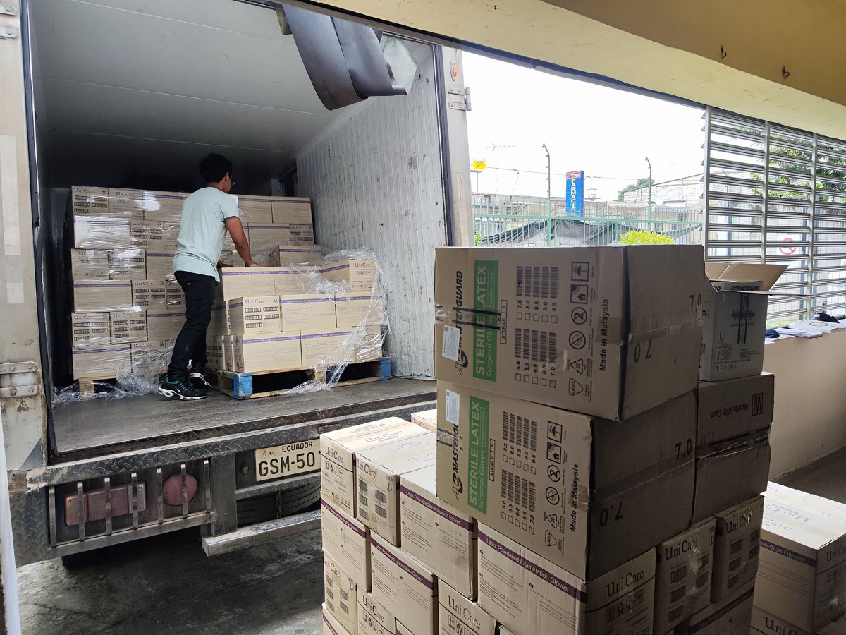 HGuayaquil's tweet photo. #ElNuevoEcuadorResuelve | El @HGuayaquil de @Salud_Ec recibió cargamento de insumos médicos, los mismos que serán distribuidos a las distintas áreas del nosocomio y que beneficiarán en los procedimientos que se le realizan a todos los pacientes. https://t.co/vzXm805sWC