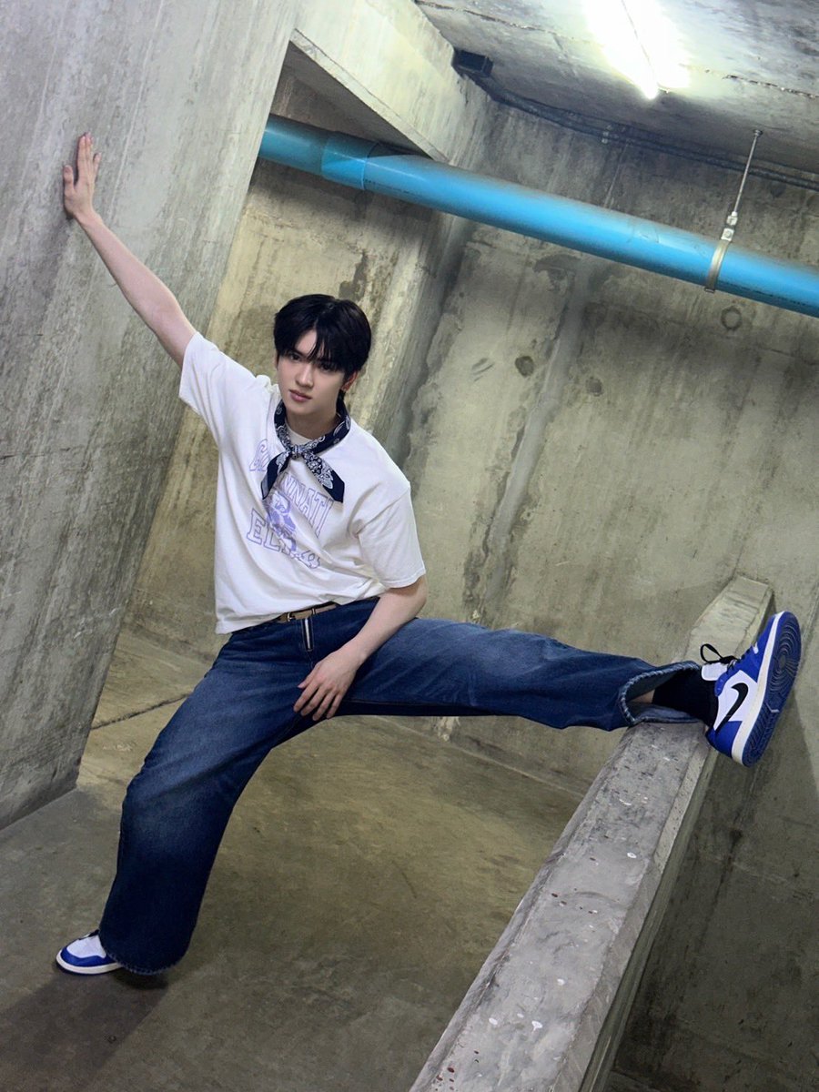 오늘 코디 너무 코엽고 잘어울림 ㅋㅋㅋㅋㅋㅋㅋㅋㅋㅋㅋㅋㅋㅋㅋㅋㅋㅋㅋ ㅠㅠㅠ   반다나기니1 2