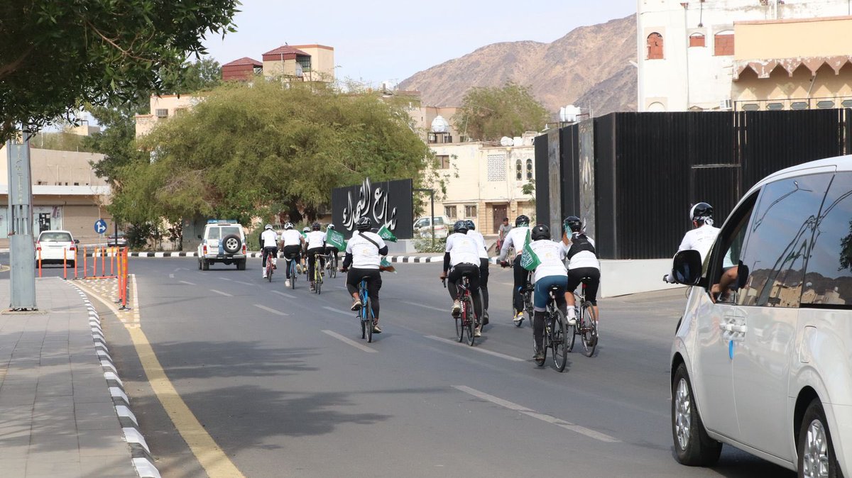 التقى محافظ بدر .محمد بن عايض الجابري، فريق الدراجات الهوائية المشارك برحلة مسار بدر التاريخي وذلك أثناء وصولهم محافظة بدر بعد رحلة ٣ أيام من المدينة المنورة بمناسبة ذكرى يوم التأسيس المقامة من قبل هيئة تطوير منطقة المدينة المنورة و ( برعاية روح المدينة )