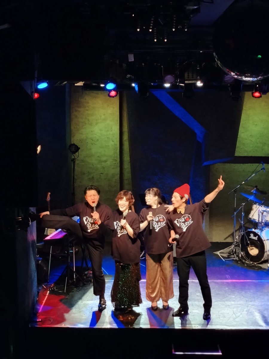 tokura_yuki's tweet photo. VyaBaseさんの7周年お客様感謝デーに行ってきましたー！
あー！お腹いたい！死ぬほど笑った！！

振り切れてる大人の本気の全力悪ふざけ！！
まじさいこうすぎた！！！
大尊敬！！自分もこれくらい振り切れたい！

お世話でなく、またぜひ出演させてほしいです！
アルティメットあっち向いてホイ！！！ https://t.co/h0MeaXdqUw