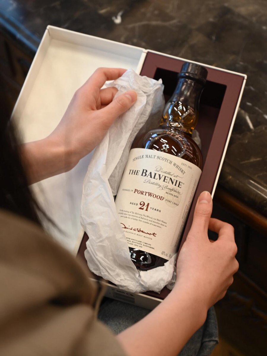 selinna987's tweet photo. The Balvenie Portwood 21 years: exquisite taste, noble experience. #TheBalvenie #Portwood21 #whisky #singlemalt #scotchwhisky #wine #spirits #drink #tasting #luxury #gift #whisky #singlemalt #scotchwhisky #alcohol #drink #luxury #gift #21years https://t.co/w9rcGLMu68