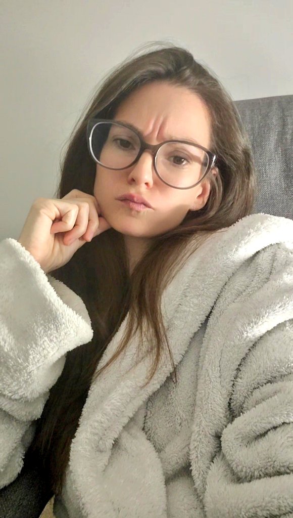 kaya_ravel's tweet photo. j ai passé mon vendredi soir seule 😢 ce soir je ne veux pas dormir seule... qui veut me réchauffer ? #freegirl #alone #sadgirlreview https://t.co/uYBnaDN34P