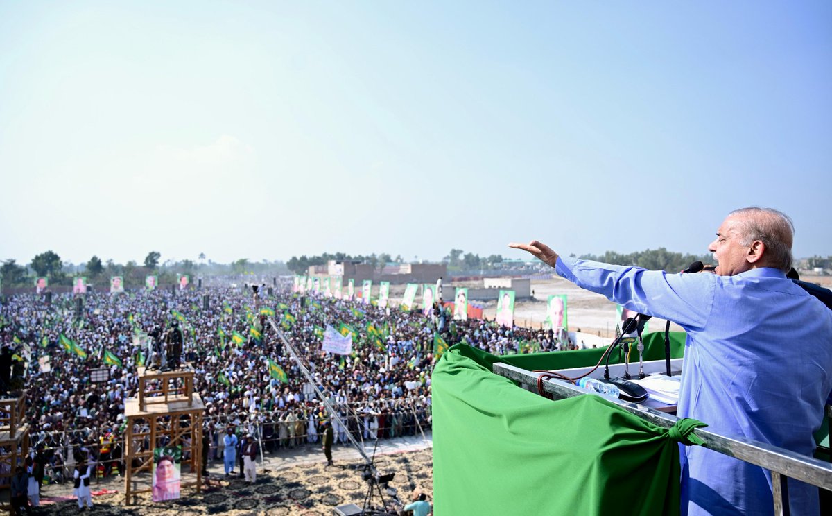 Prime Minister Muhammad Shehbaz Sharif addresses a public gathering in Dera Ghazi Khan.

#PMShehbazInDGKhan