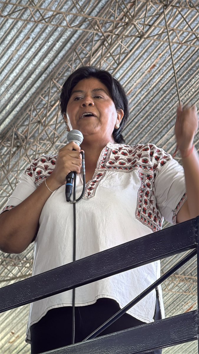 prensaucr's tweet photo. “Hay improvisados en política que creen que definen la historia de Jujuy en una mesa de café” @NataliaSarapura  Convención UCR JUJUY https://t.co/Wm2MgLGikC
