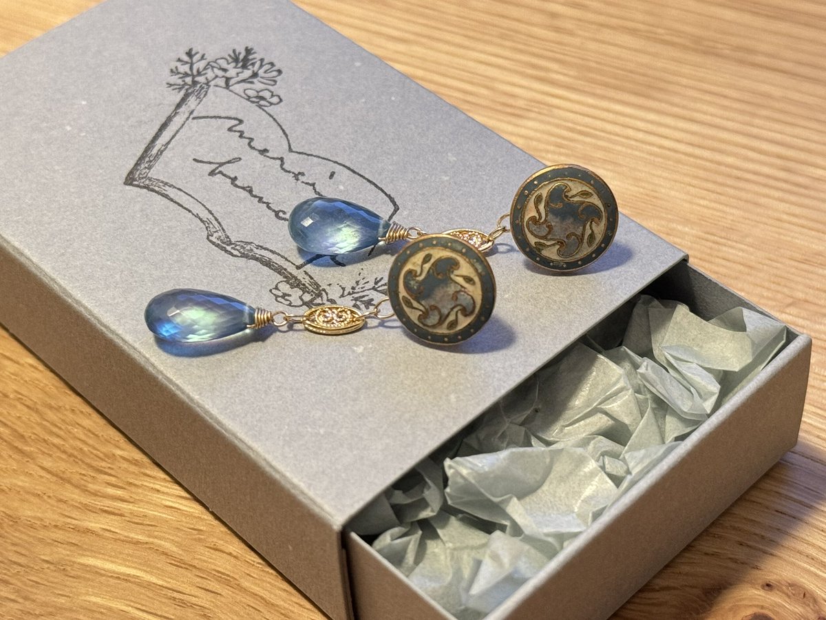もんじろう᛭Antique buttons & Stones Accessories