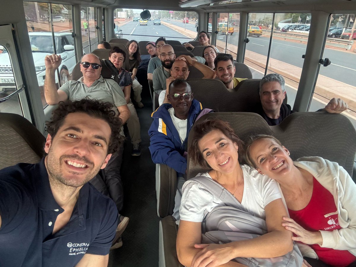 😍🌍 Nuestro equipo de cooperantes desplazado a Gambia 🏥 ha operado a 112 pacientes, realizado 130 intervenciones y atendido a más de 200 personas. Las principales patologías que han tratado han sido bocios gigantes, hernias inguinales, eventraciones e hidroceles. 👏🏻

#SomosHUVR